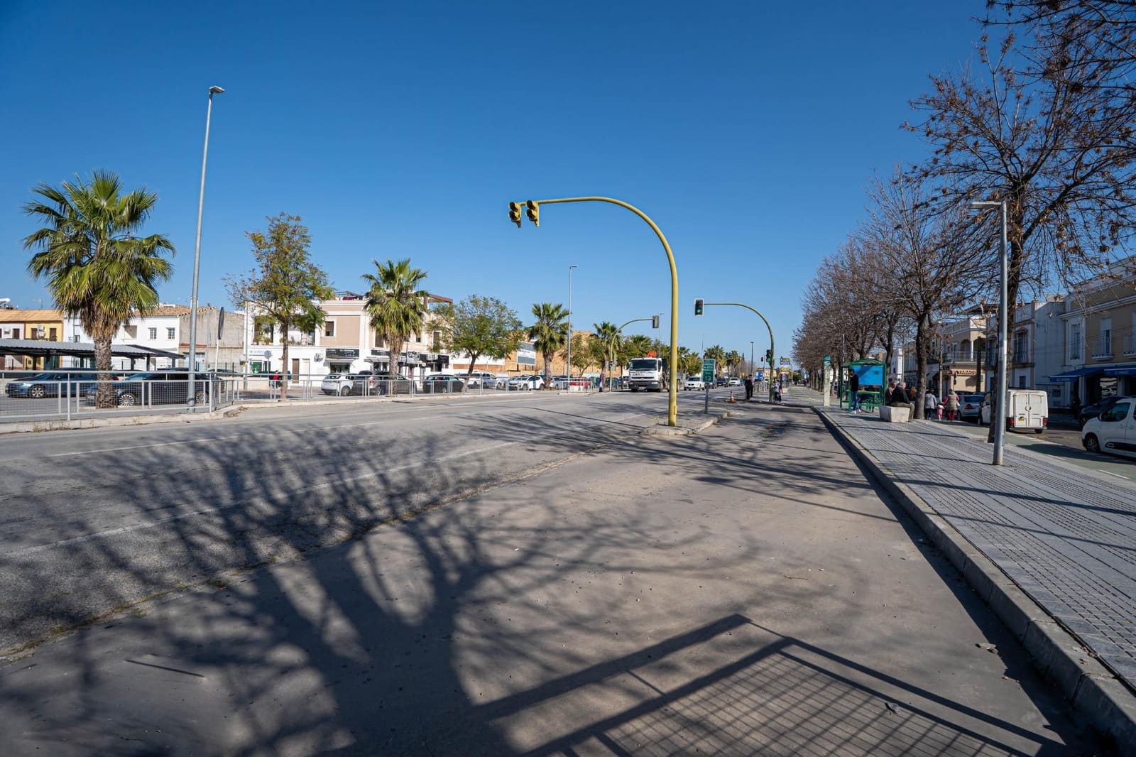 Commercial for sale in Alcala del Rio with garage - € 690,000 (Ref: 9715192)