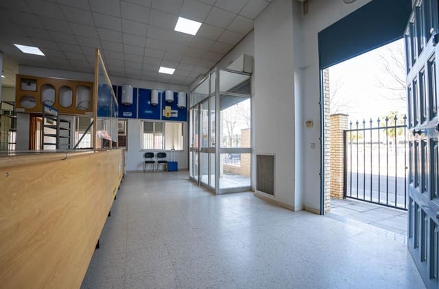 Erhverv til salg i Alcalá del Río med garage - € 690.000 (Ref: 9715192)