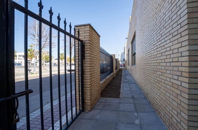 Local Comercial en Alcalá del Río en venta con garaje - 650.000 € (Ref: 9715192)