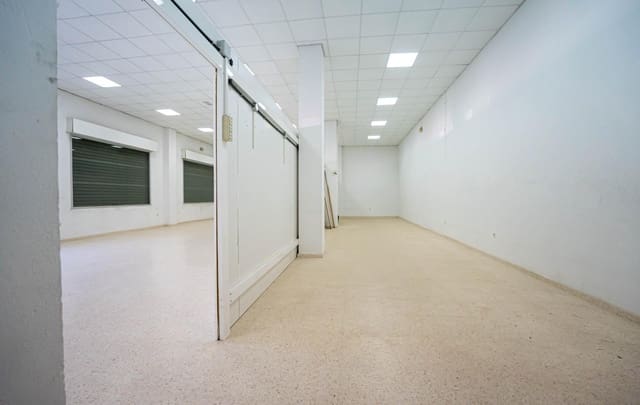 Komercyjne na sprzedaż w Alcalá del Río z garażem - 650 000 € (Ref: 9715192)