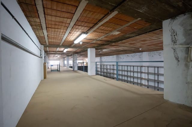 Komercyjne na sprzedaż w Alcalá del Río z garażem - 650 000 € (Ref: 9715192)