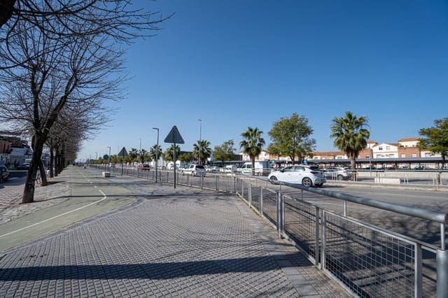 Komercyjne na sprzedaż w Alcalá del Río z garażem - 650 000 € (Ref: 9715192)