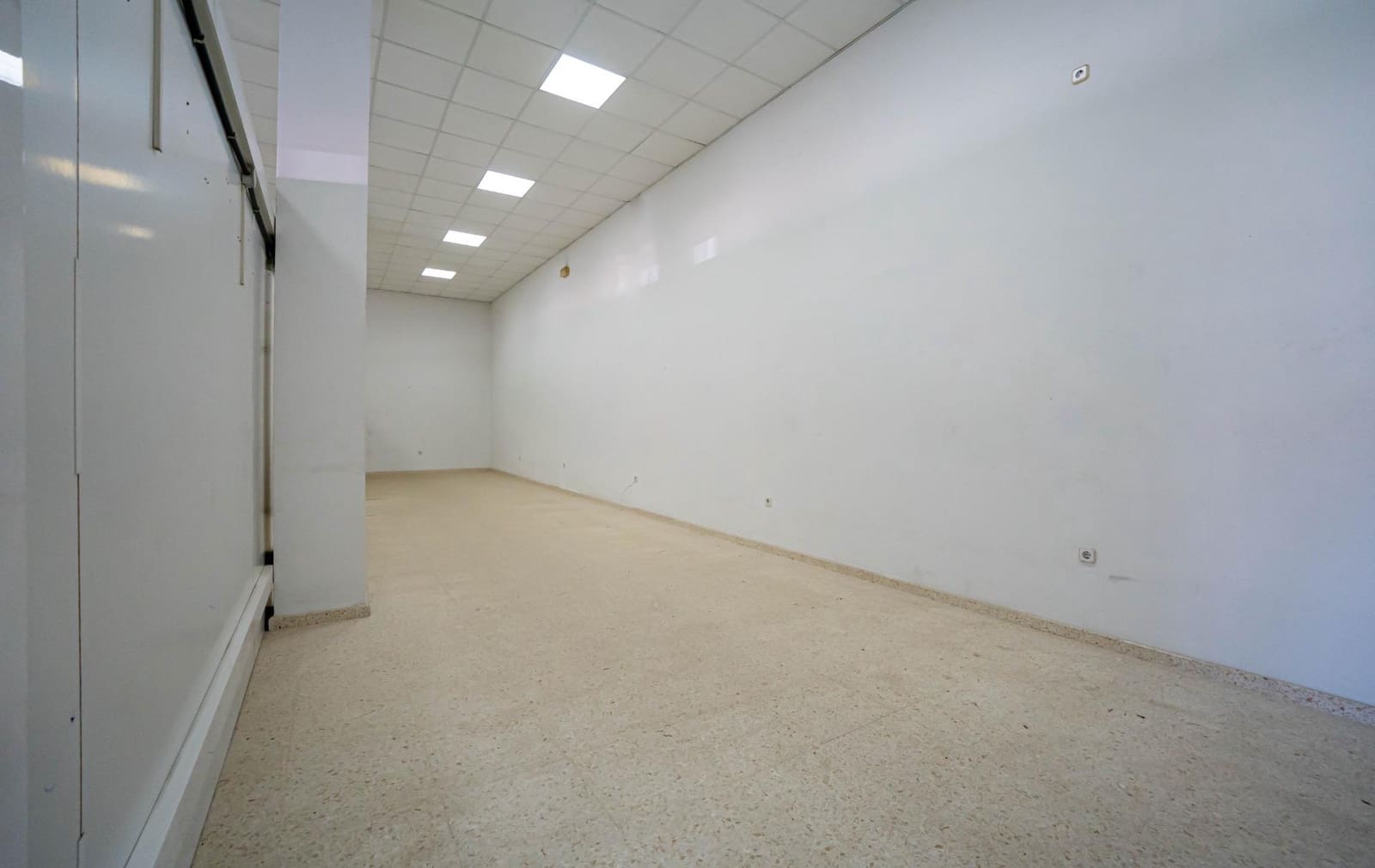 Commercial for sale in Alcala del Rio with garage - € 650,000 (Ref: 9715192)