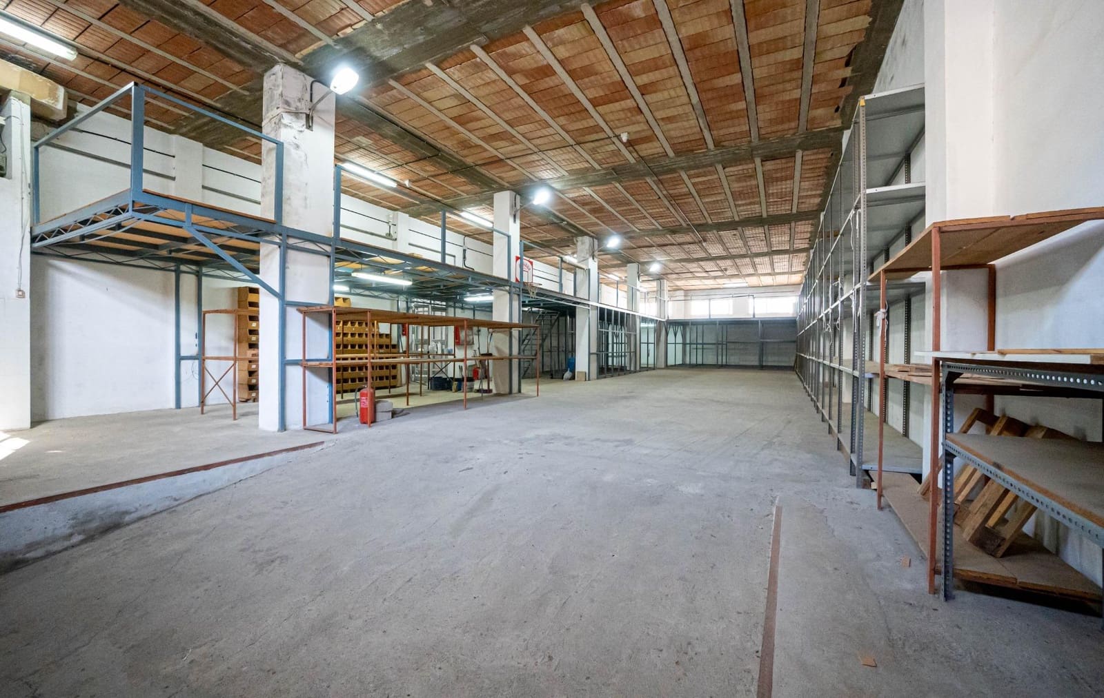 Commercial for sale in Alcala del Rio with garage - € 650,000 (Ref: 9715192)