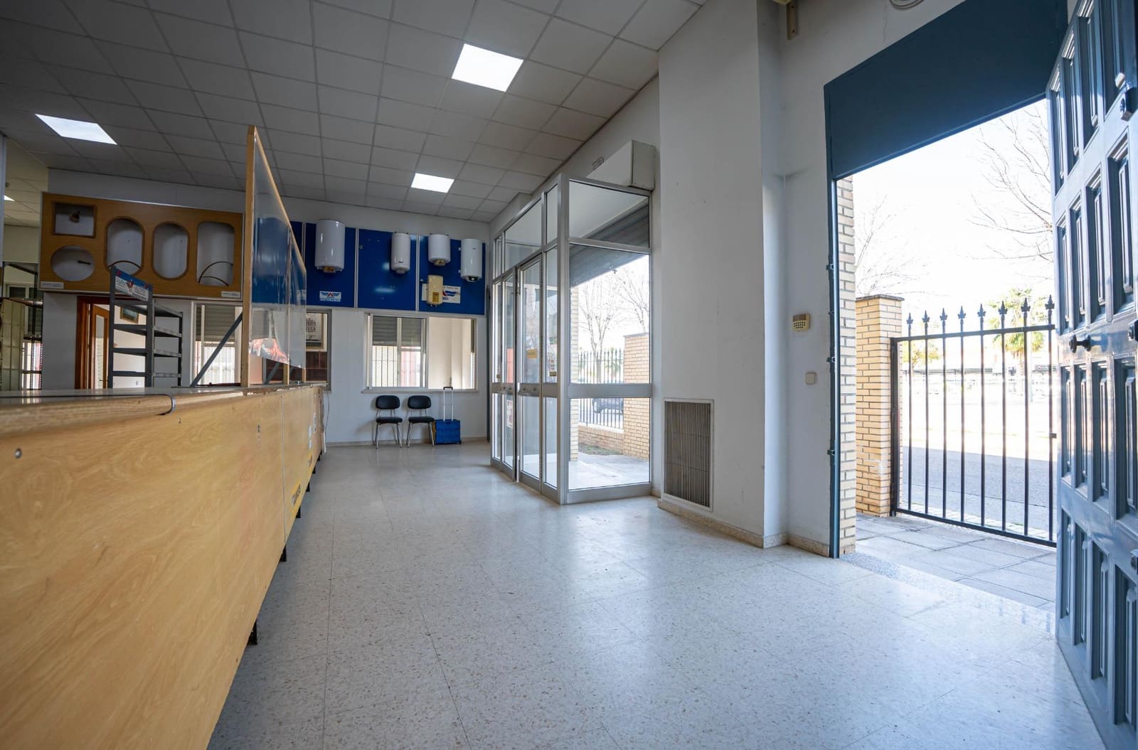 Commercial for sale in Alcala del Rio with garage - € 650,000 (Ref: 9715192)