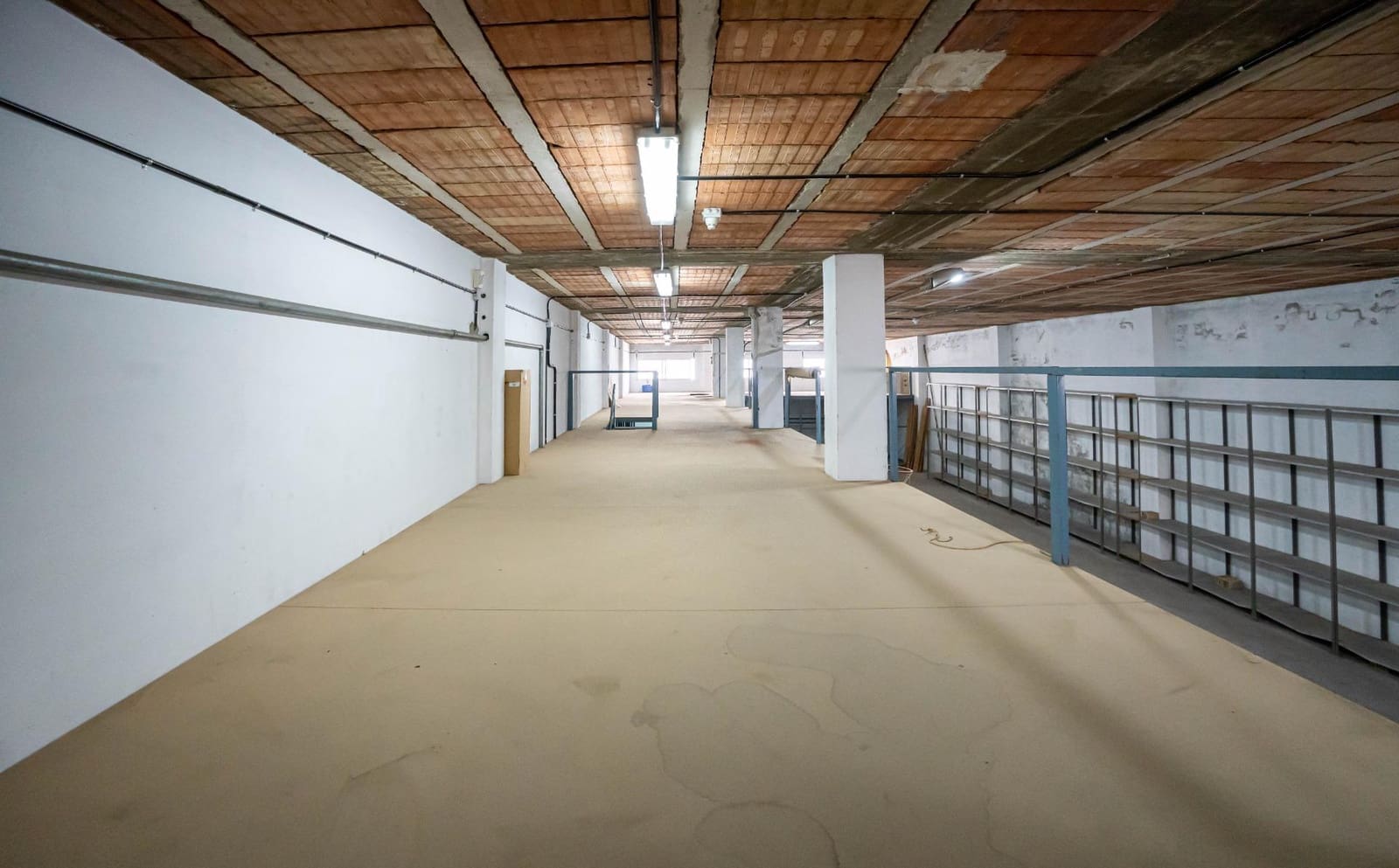 Commercial for sale in Alcala del Rio with garage - € 650,000 (Ref: 9715192)