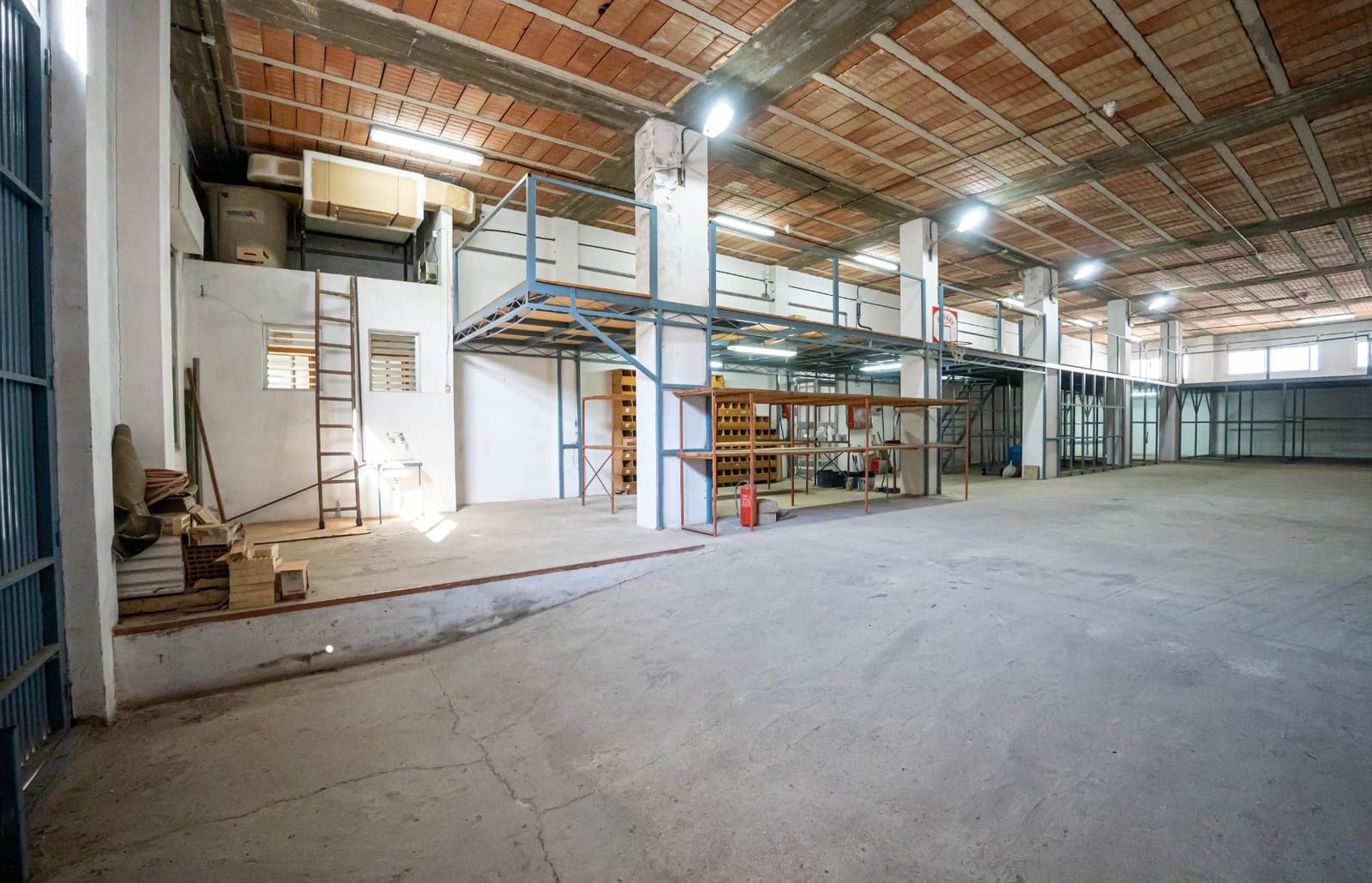 Commercial for sale in Alcala del Rio with garage - € 650,000 (Ref: 9715192)