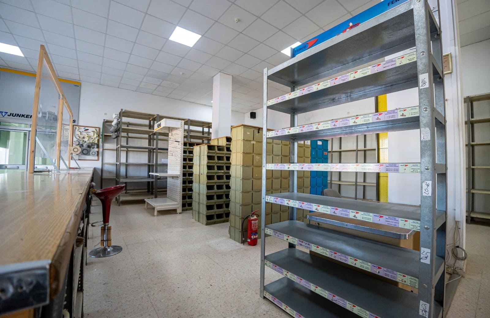 Commercial for sale in Alcala del Rio with garage - € 650,000 (Ref: 9715192)