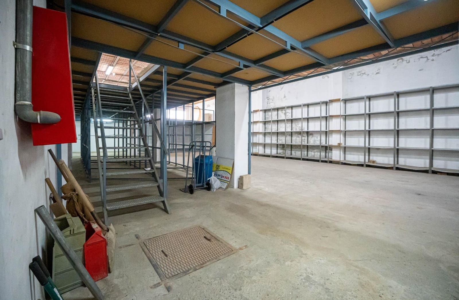 Commercial for sale in Alcala del Rio with garage - € 650,000 (Ref: 9715192)