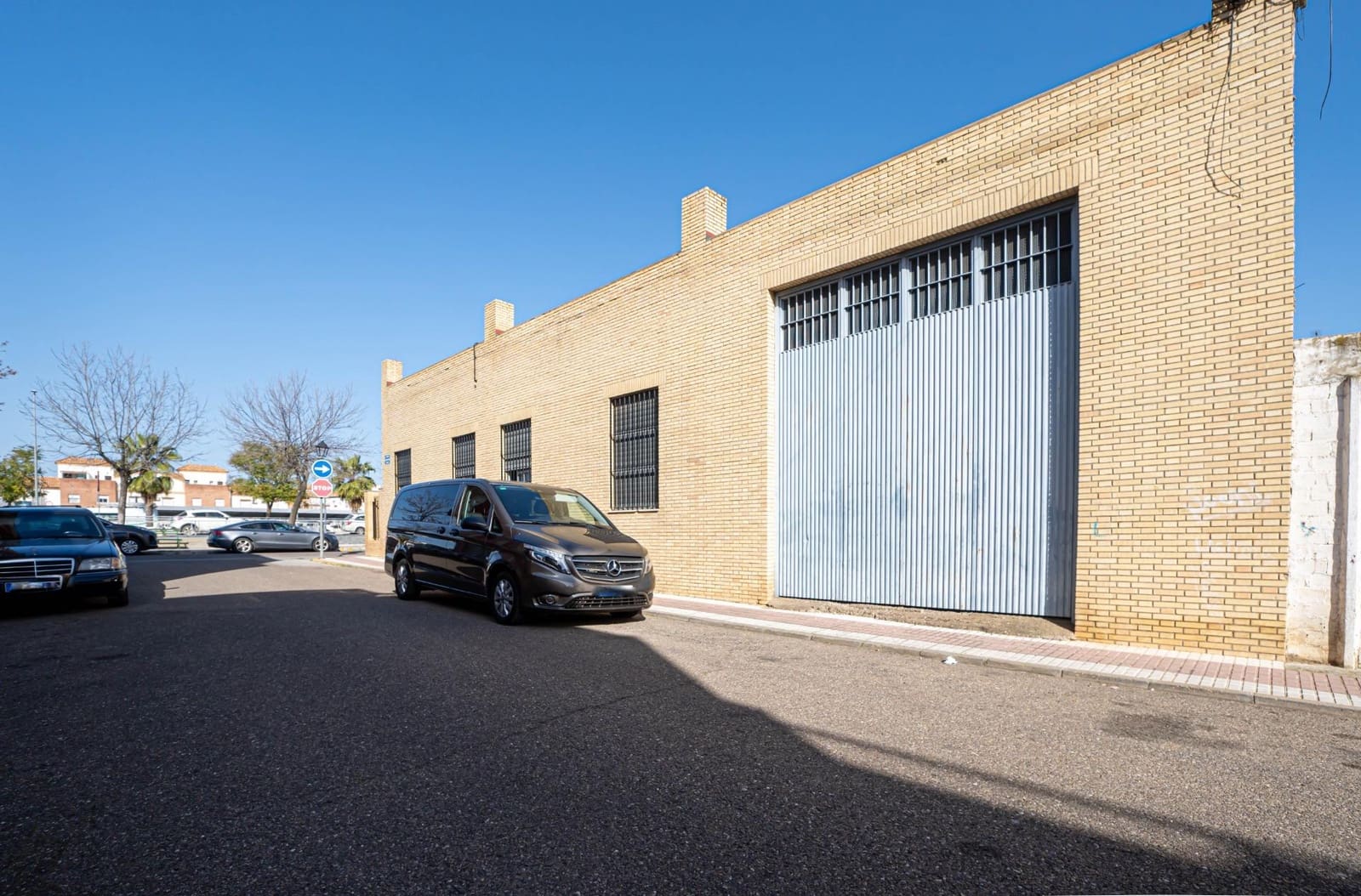 Commercial for sale in Alcala del Rio with garage - € 650,000 (Ref: 9715192)