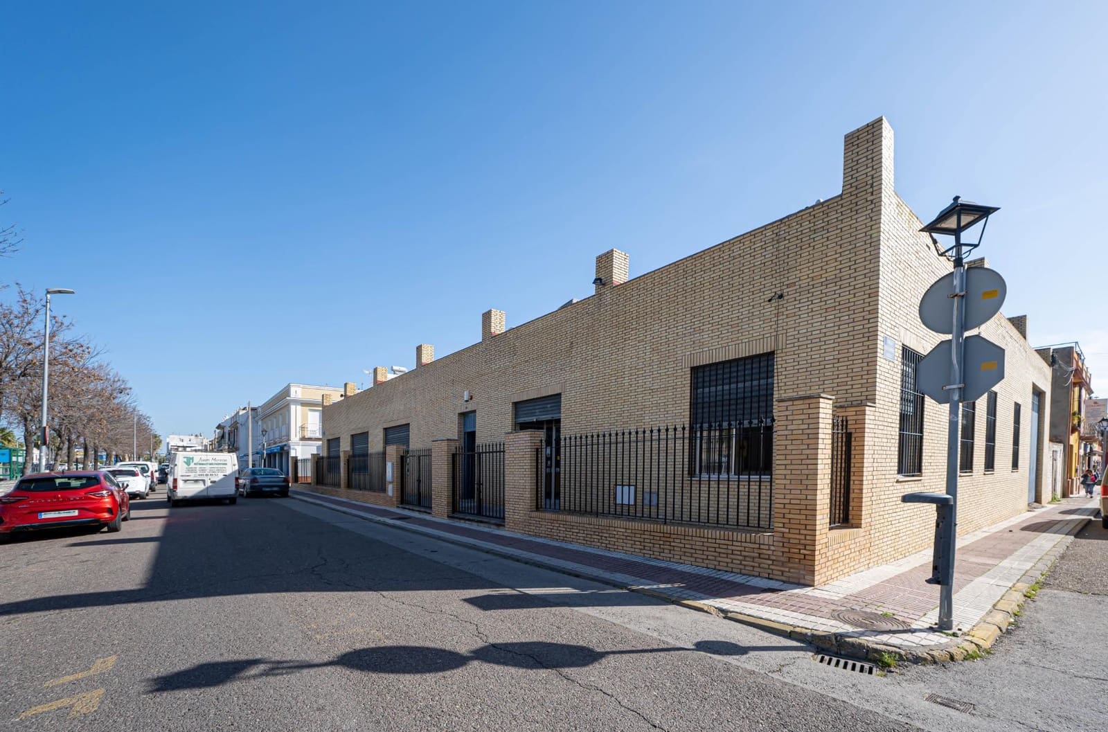 Commercial for sale in Alcala del Rio with garage - € 650,000 (Ref: 9715192)