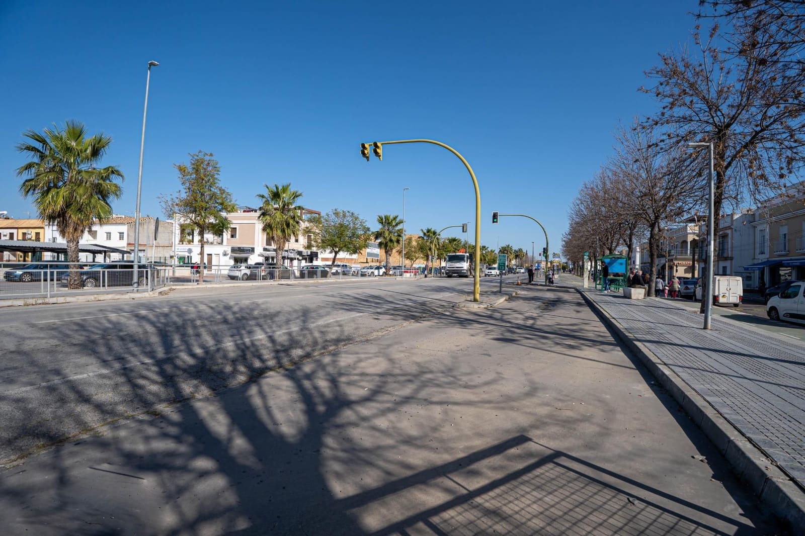 Commercial for sale in Alcala del Rio with garage - € 650,000 (Ref: 9715192)