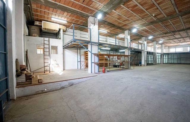 Local Comercial en Alcalá del Río en venta con garaje - 650.000 € (Ref: 9715192)