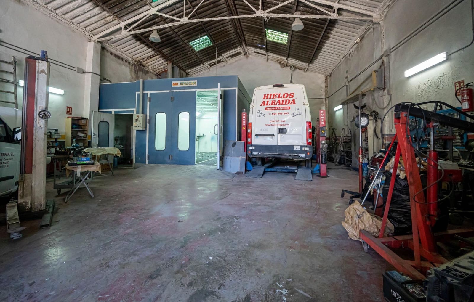 Business for sale in La Rinconada with garage - € 169,800 (Ref: 9715194)
