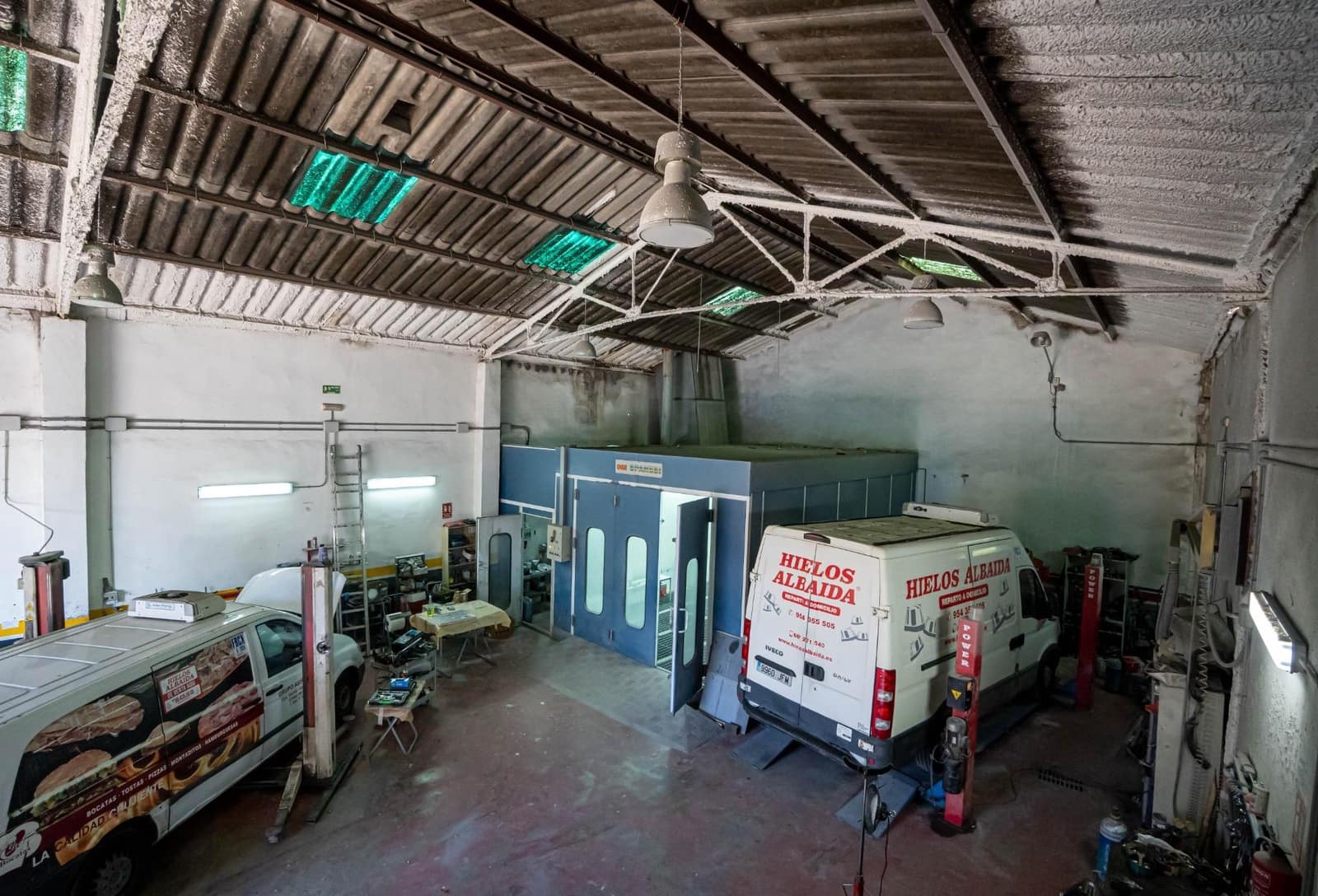 Business for sale in La Rinconada with garage - € 169,800 (Ref: 9715194)