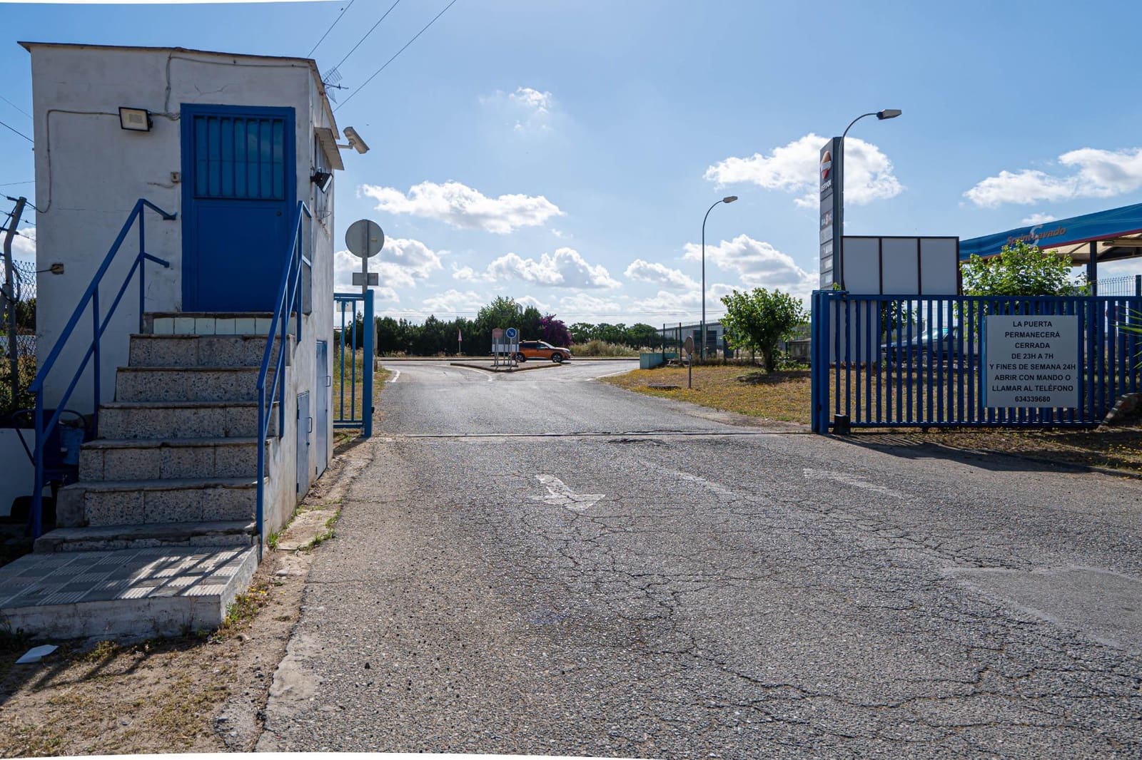 Business for sale in La Rinconada with garage - € 169,800 (Ref: 9715194)