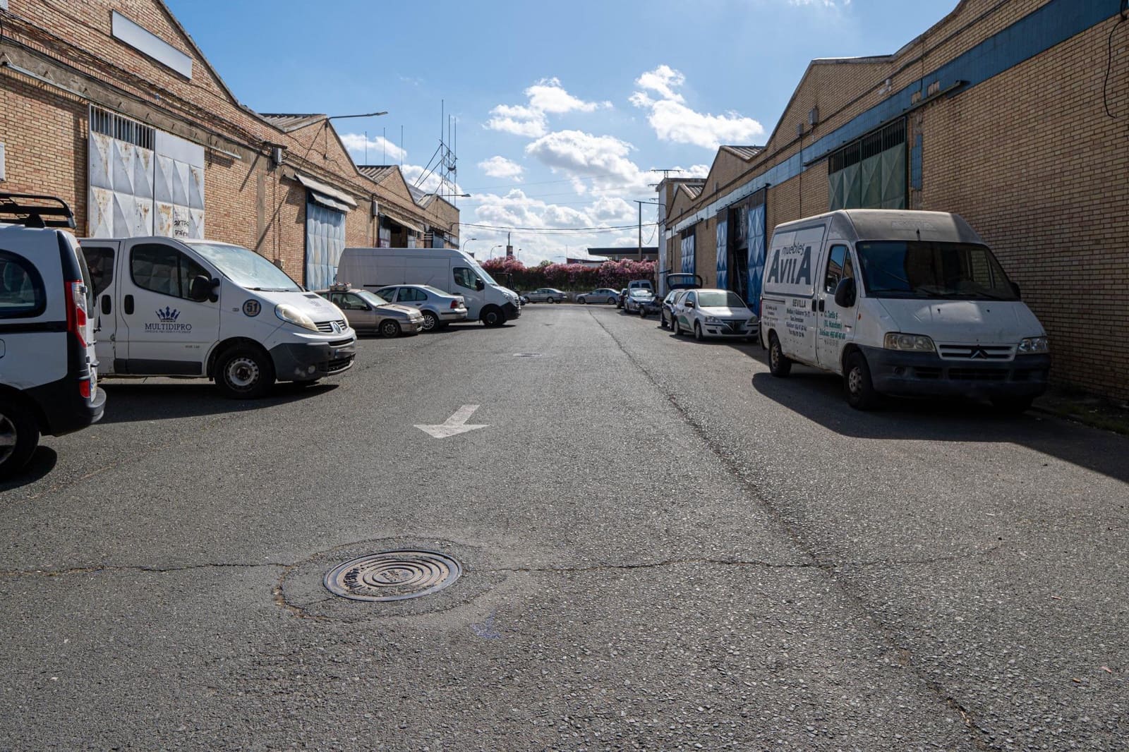 Business for sale in La Rinconada with garage - € 169,800 (Ref: 9715194)