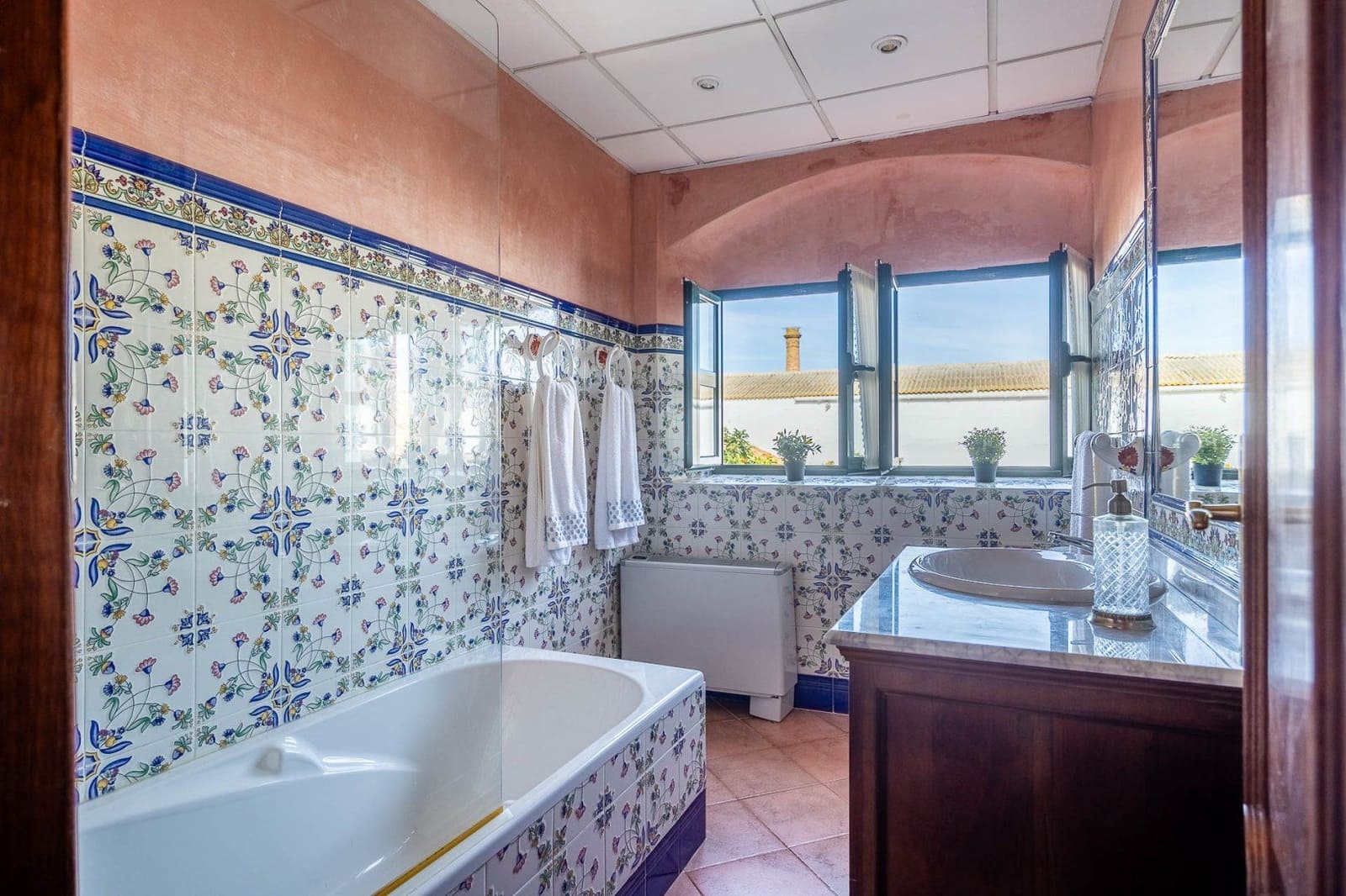 9 bedroom Finca/Country House for sale in Carmona with pool garage - € 2,500,000 (Ref: 9715195)