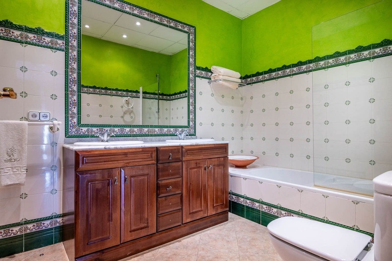 9 bedroom Finca/Country House for sale in Carmona with pool garage - € 2,500,000 (Ref: 9715195)