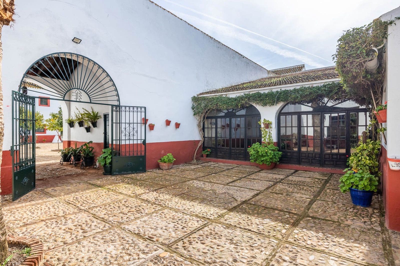9 bedroom Finca/Country House for sale in Carmona with pool garage - € 2,500,000 (Ref: 9715195)