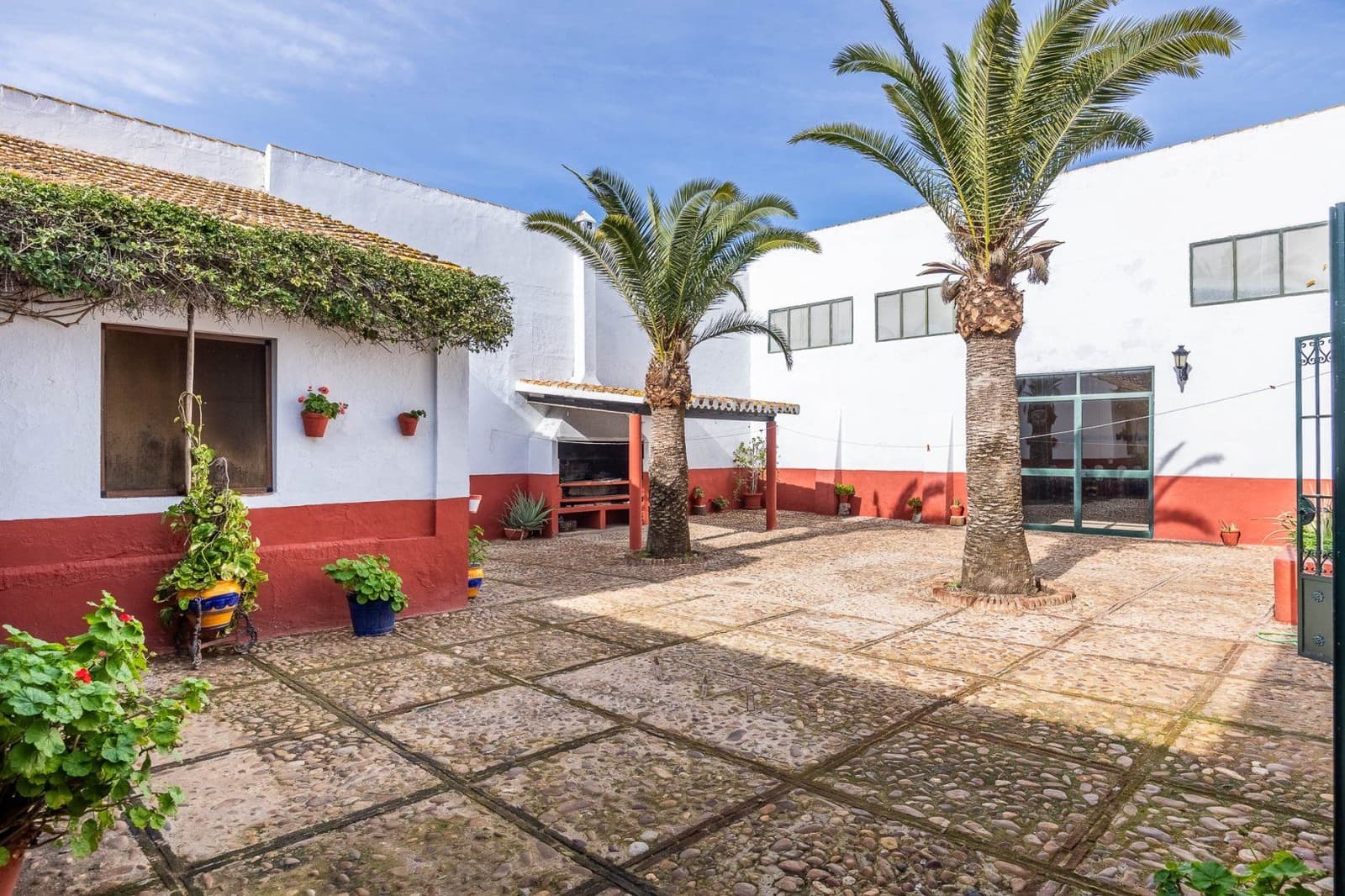 9 bedroom Finca/Country House for sale in Carmona with pool garage - € 2,500,000 (Ref: 9715195)