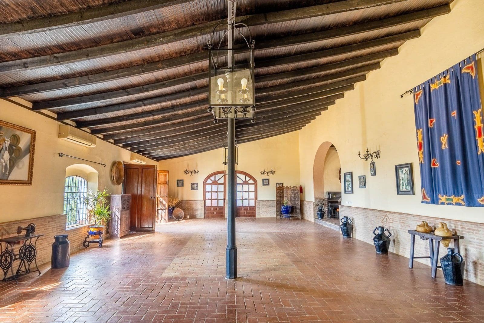 9 bedroom Finca/Country House for sale in Carmona with pool garage - € 2,500,000 (Ref: 9715195)