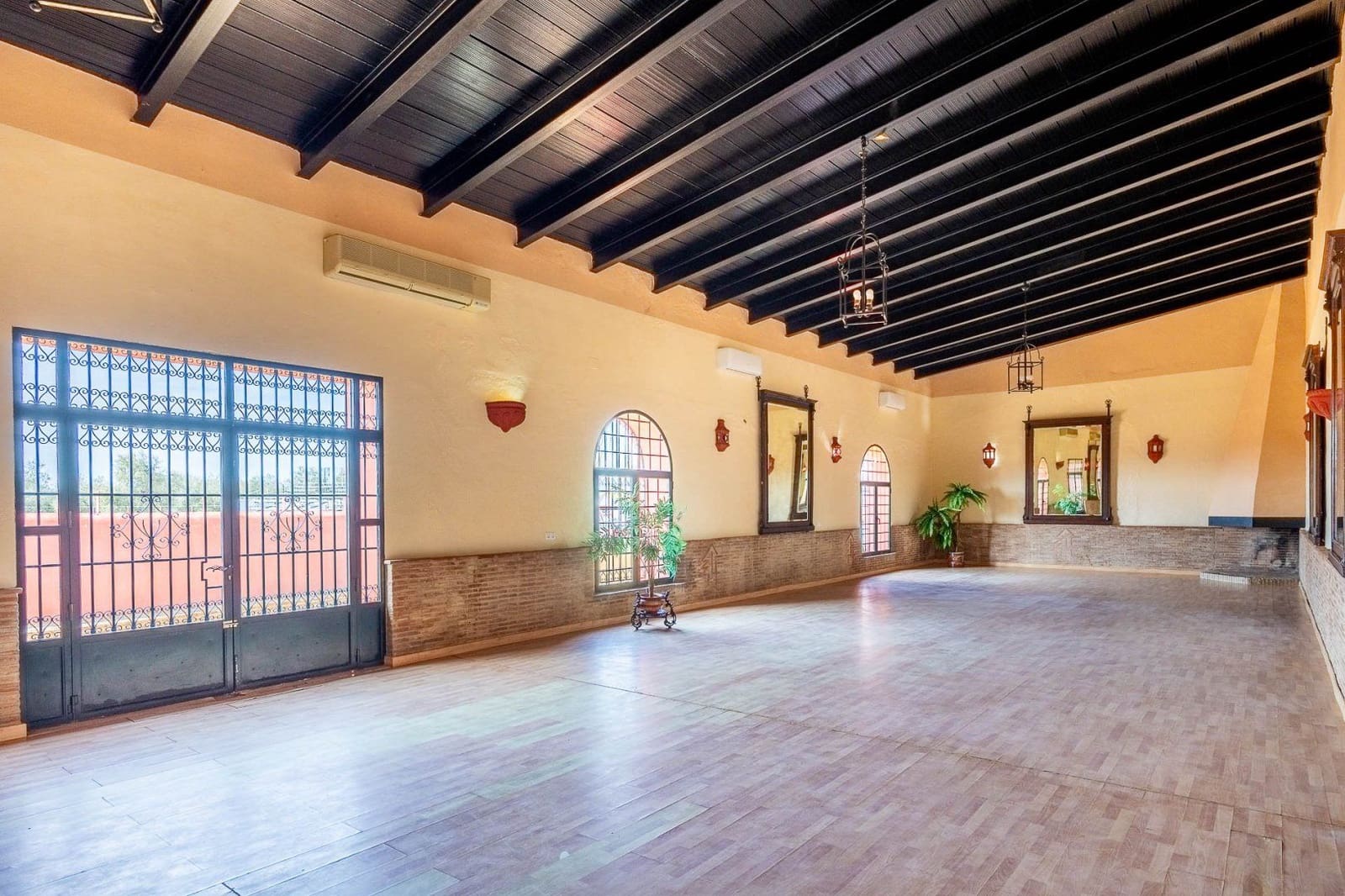 9 bedroom Finca/Country House for sale in Carmona with pool garage - € 2,500,000 (Ref: 9715195)