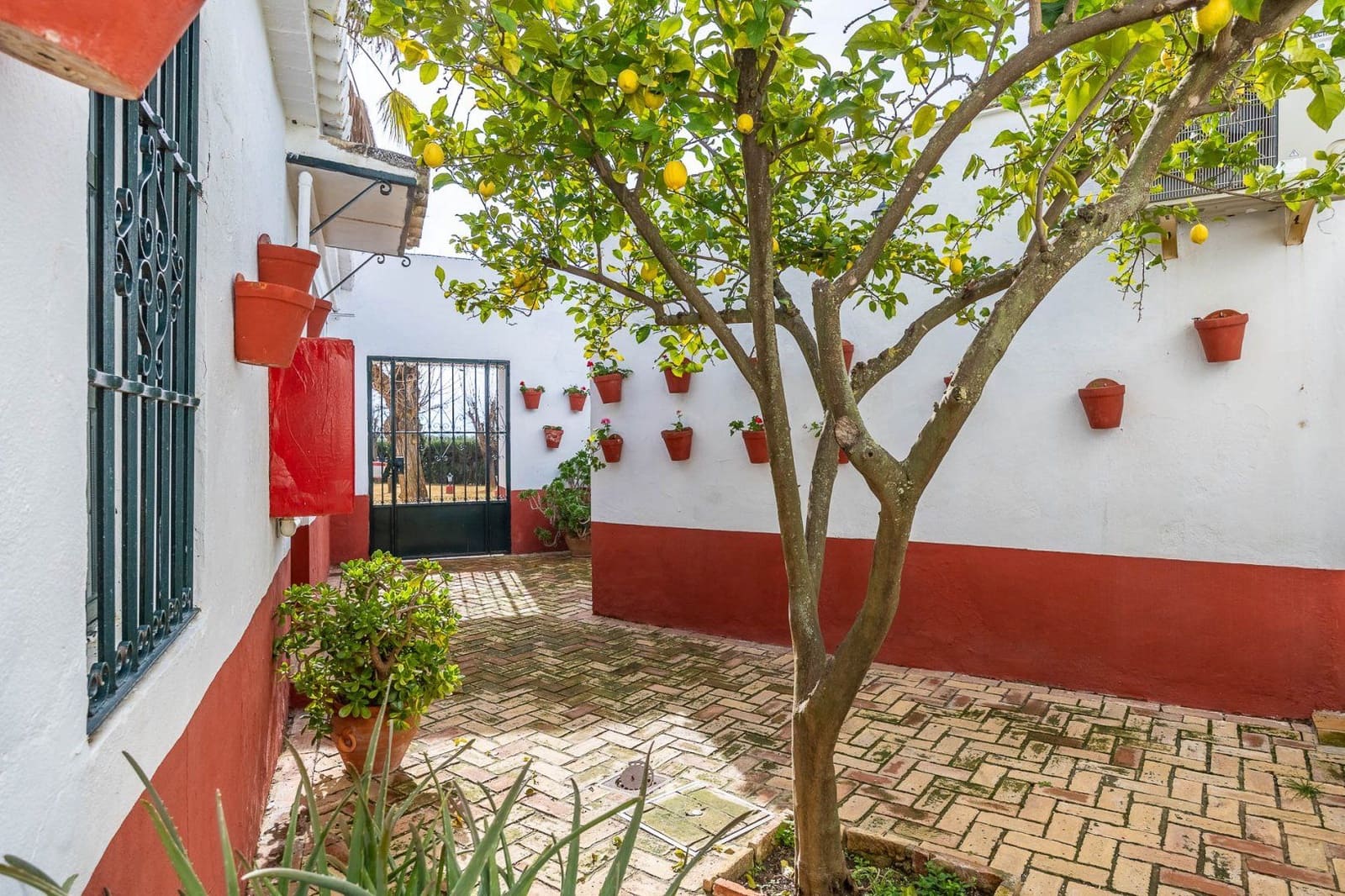 9 bedroom Finca/Country House for sale in Carmona with pool garage - € 2,500,000 (Ref: 9715195)