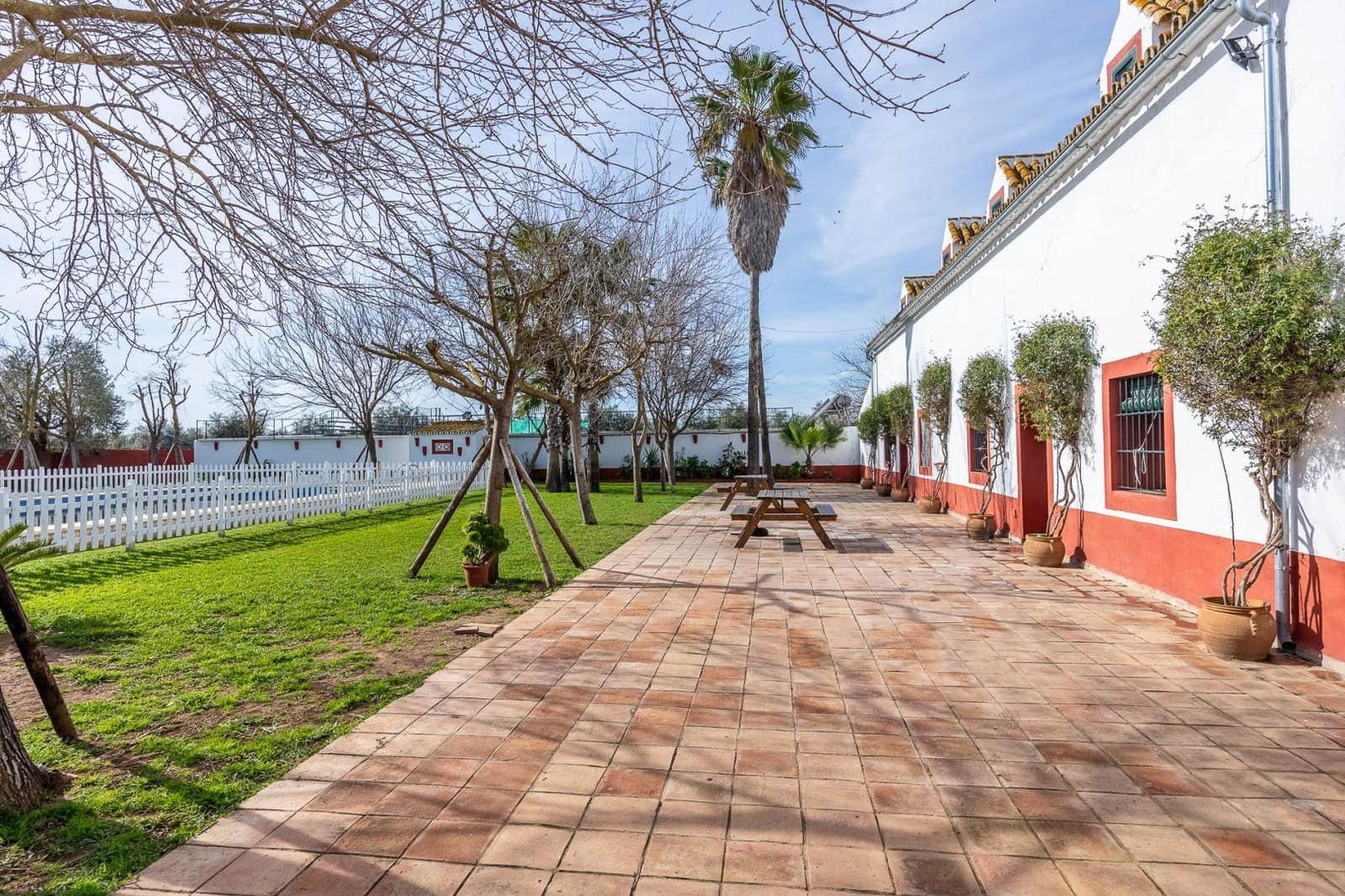 9 bedroom Finca/Country House for sale in Carmona with pool garage - € 2,500,000 (Ref: 9715195)