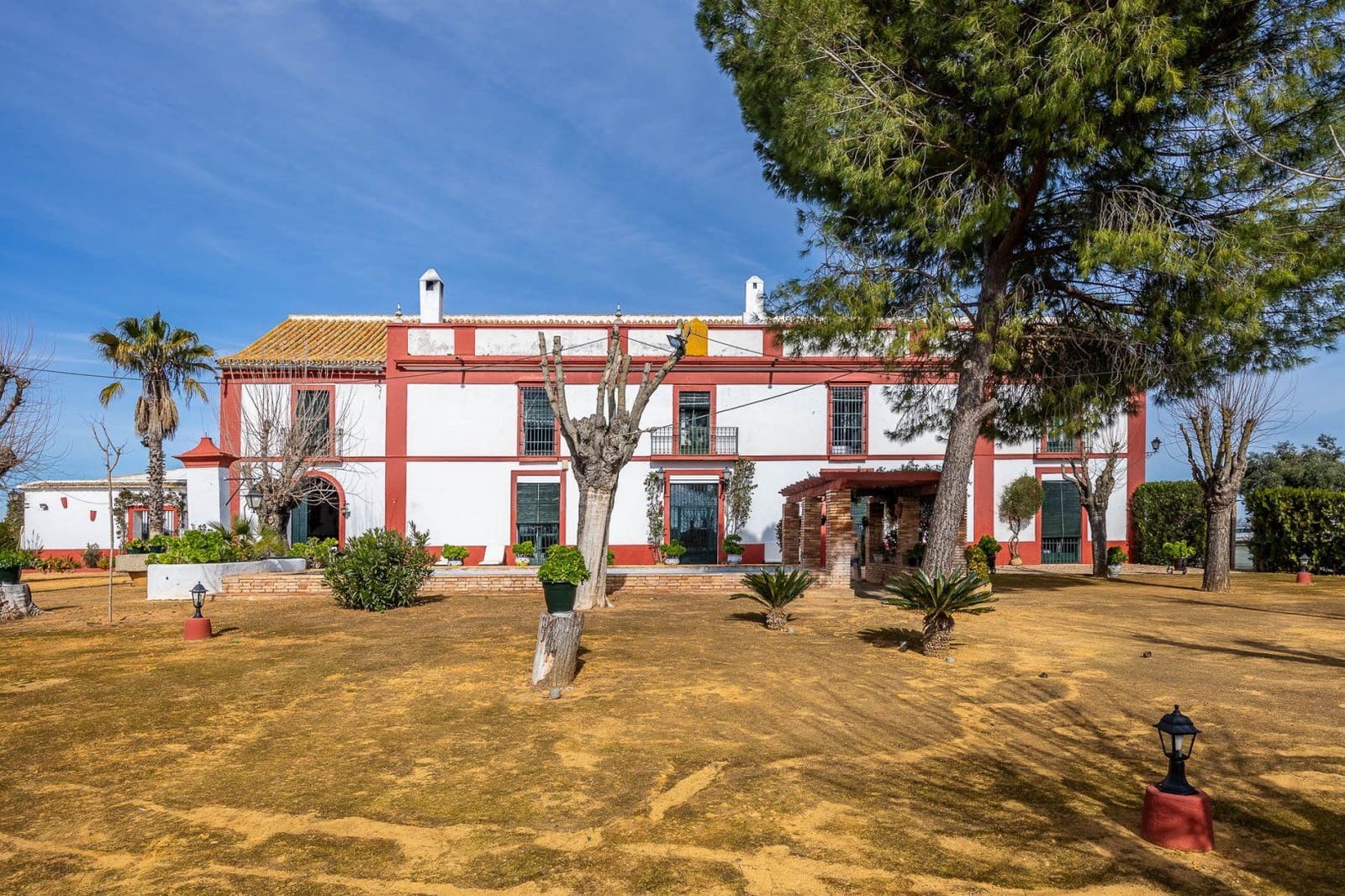 9 bedroom Finca/Country House for sale in Carmona with pool garage - € 1,999,000 (Ref: 9715195)