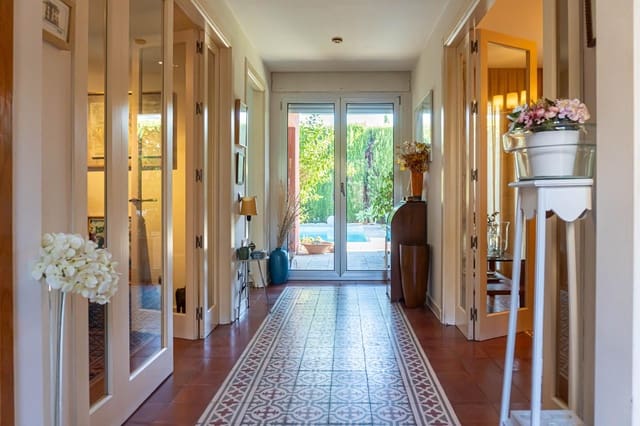 5 soveværelse Villa til salg i Valencina de la Concepción med swimmingpool - € 790.000 (Ref: 9715196)