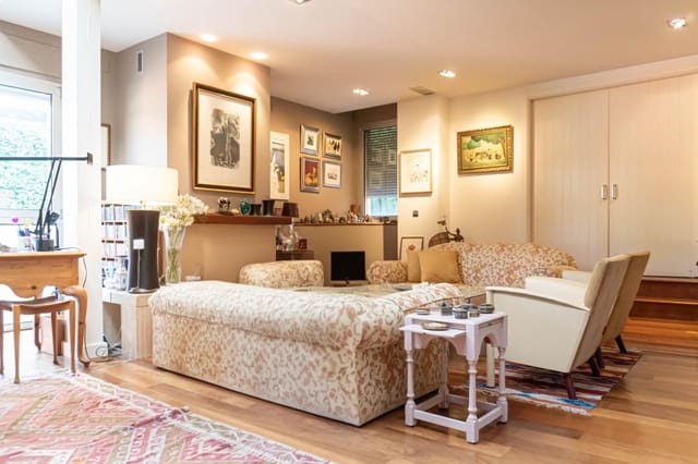 5 soveværelse Villa til salg i Valencina de la Concepción med swimmingpool - € 790.000 (Ref: 9715196)