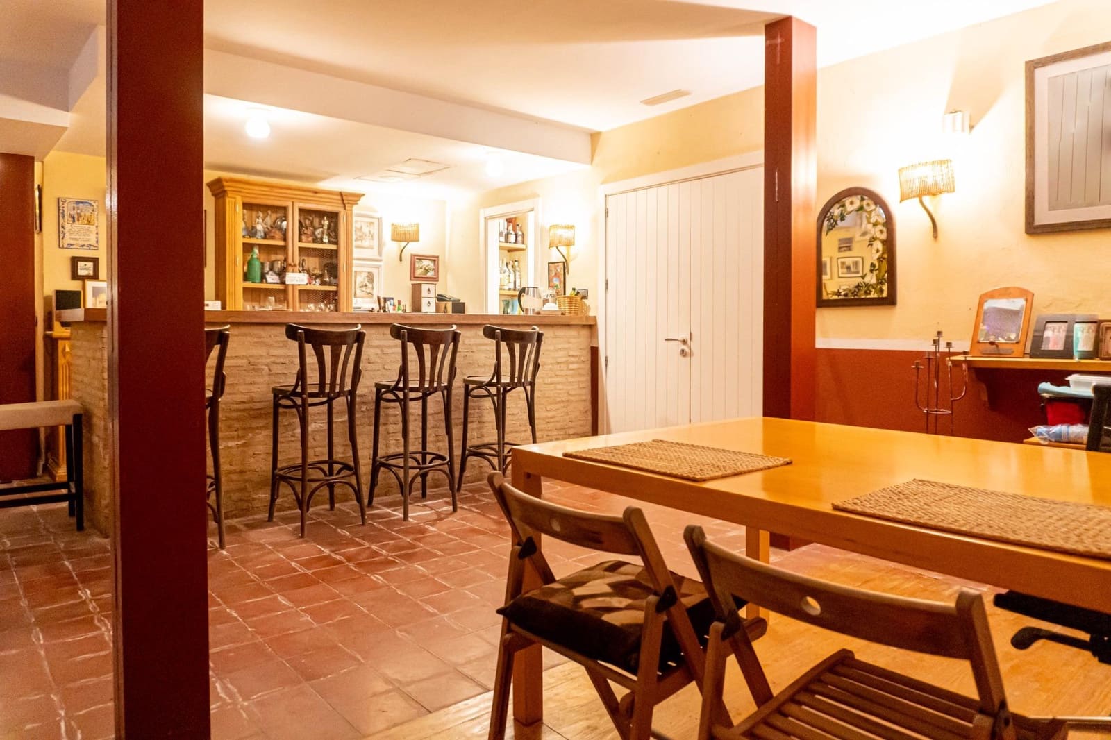 5 bedroom Villa for sale in Valencina de la Concepcion with pool - € 790,000 (Ref: 9715196)