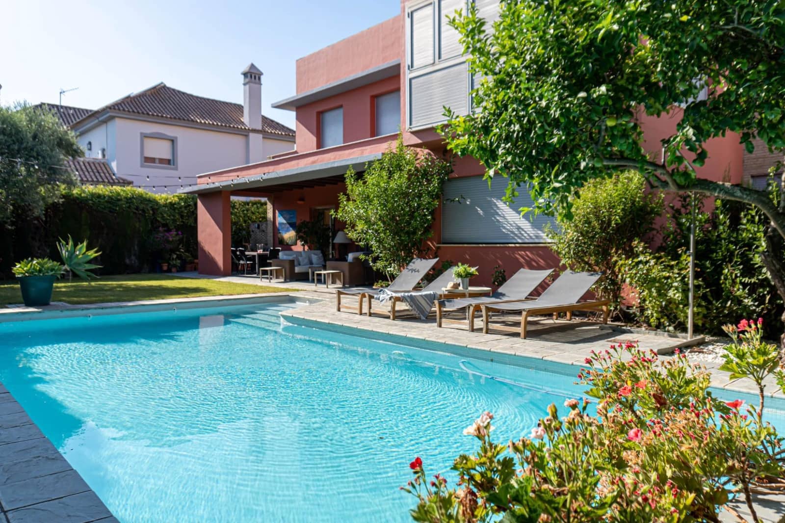 5 bedroom Villa for sale in Valencina de la Concepcion with pool - € 790,000 (Ref: 9715196)