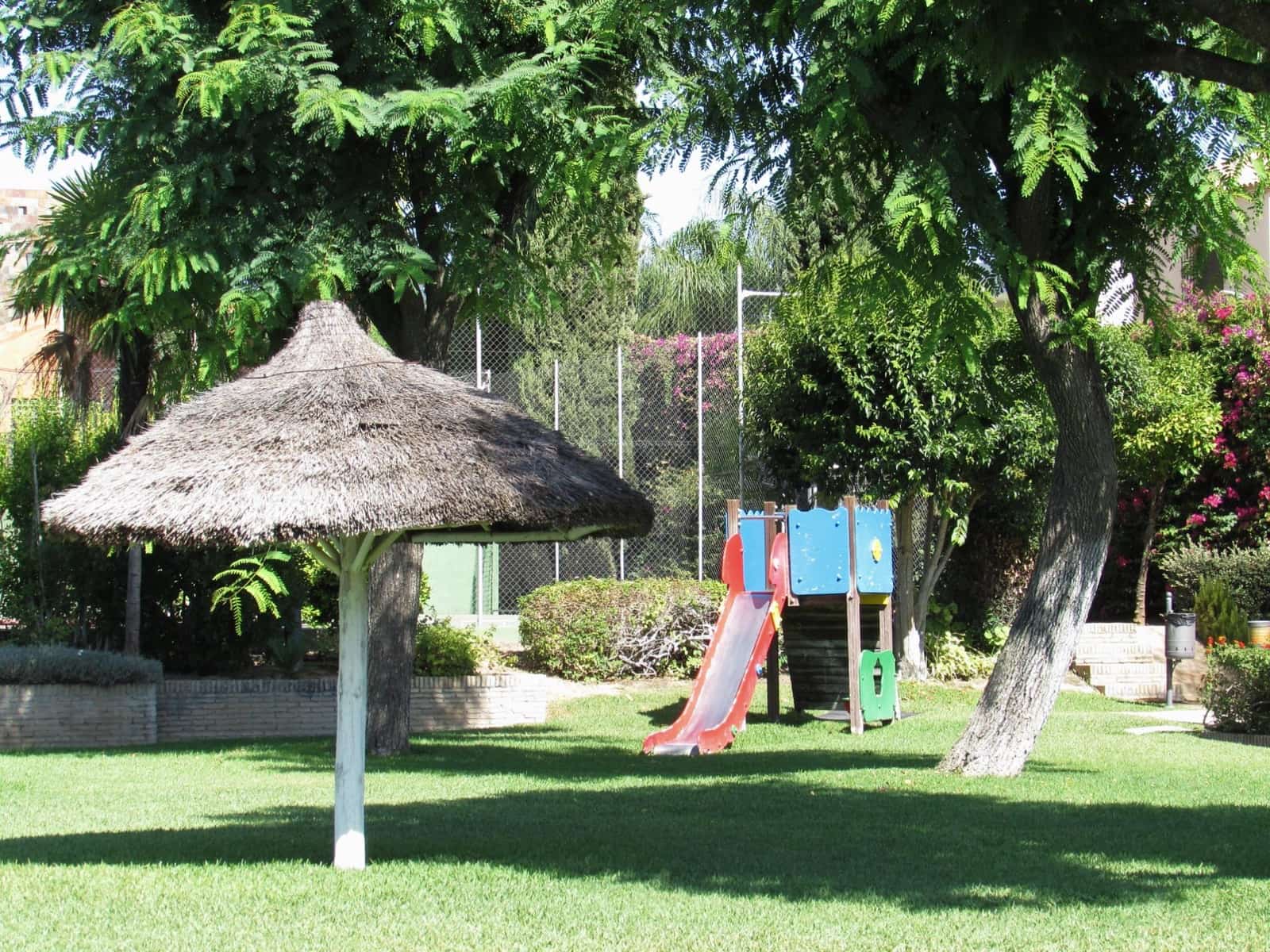 5 bedroom Villa for sale in Valencina de la Concepcion with pool - € 790,000 (Ref: 9715196)