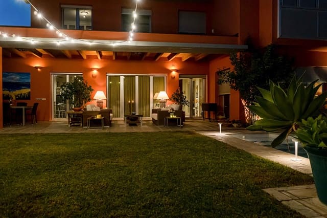 5 soveværelse Villa til salg i Valencina de la Concepción med swimmingpool garage - € 790.000 (Ref: 9715196)