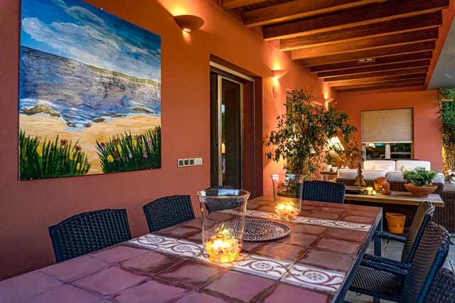 5 soveværelse Villa til salg i Valencina de la Concepción med swimmingpool garage - € 790.000 (Ref: 9715196)