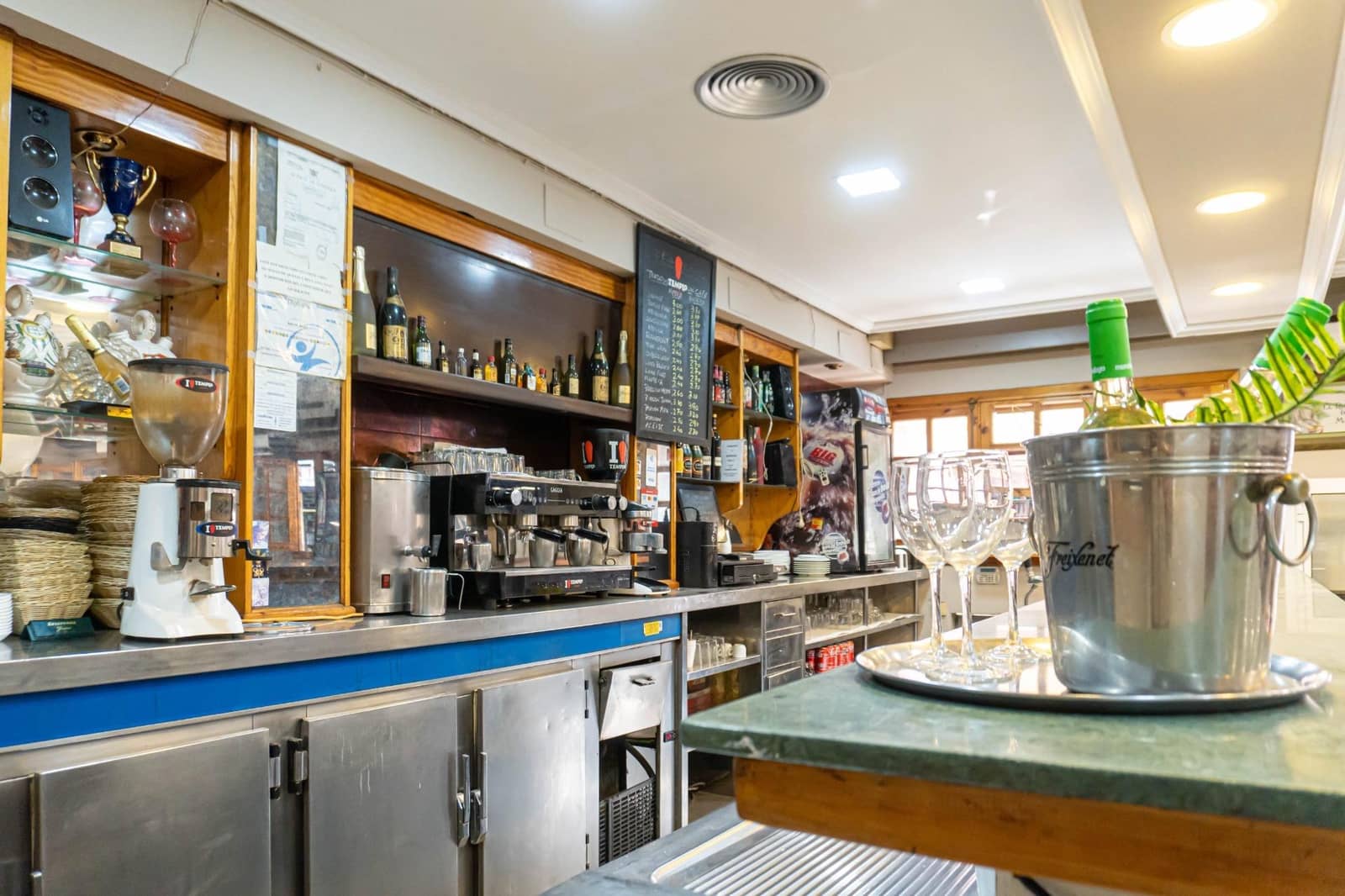 Kommersiell til salgs i Sevilla by - € 165 000 (Ref: 9715197)