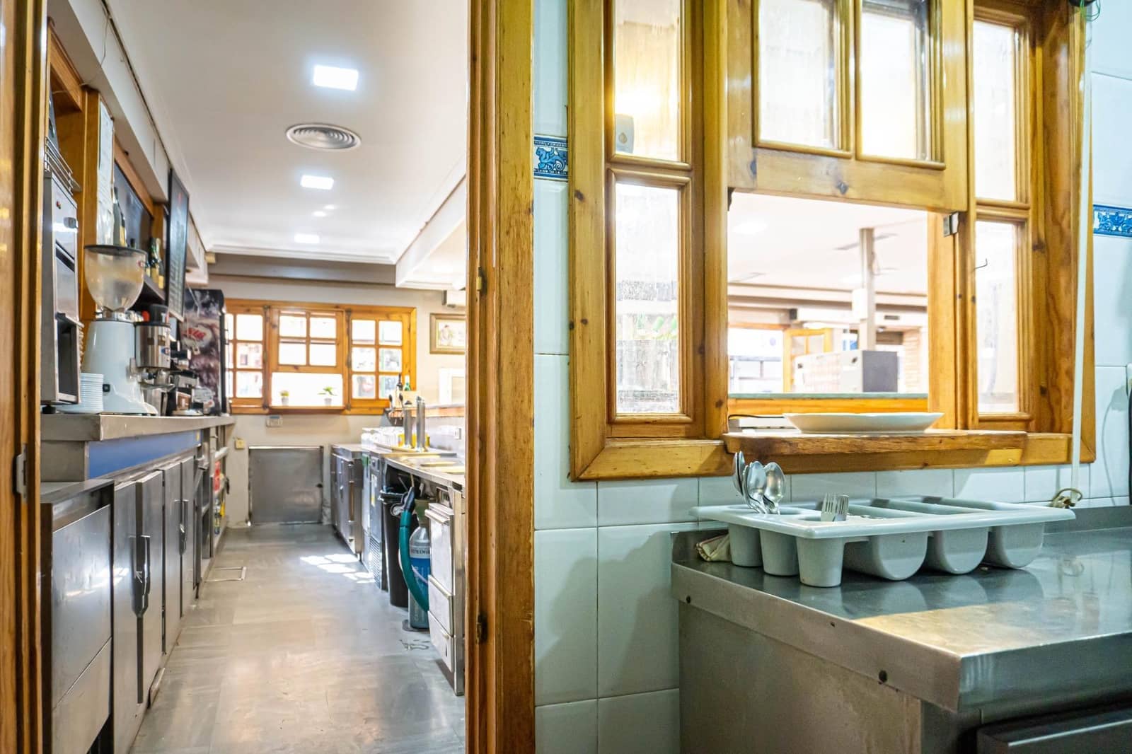 Kommersiell til salgs i Sevilla by - € 165 000 (Ref: 9715197)