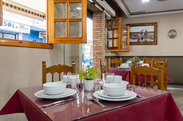 Commercial for sale in Rochelambert, Seville city - € 165,000 (Ref: 9715197)