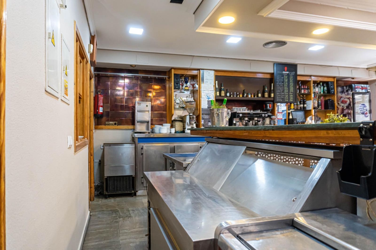 Kommersiell til salgs i Sevilla by - € 165 000 (Ref: 9715197)