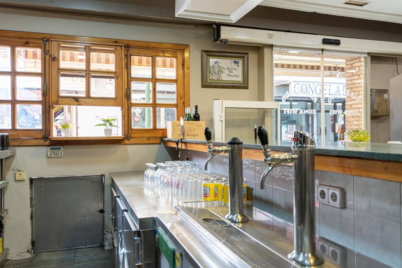 Kommersiell til salgs i Sevilla by - € 165 000 (Ref: 9715197)