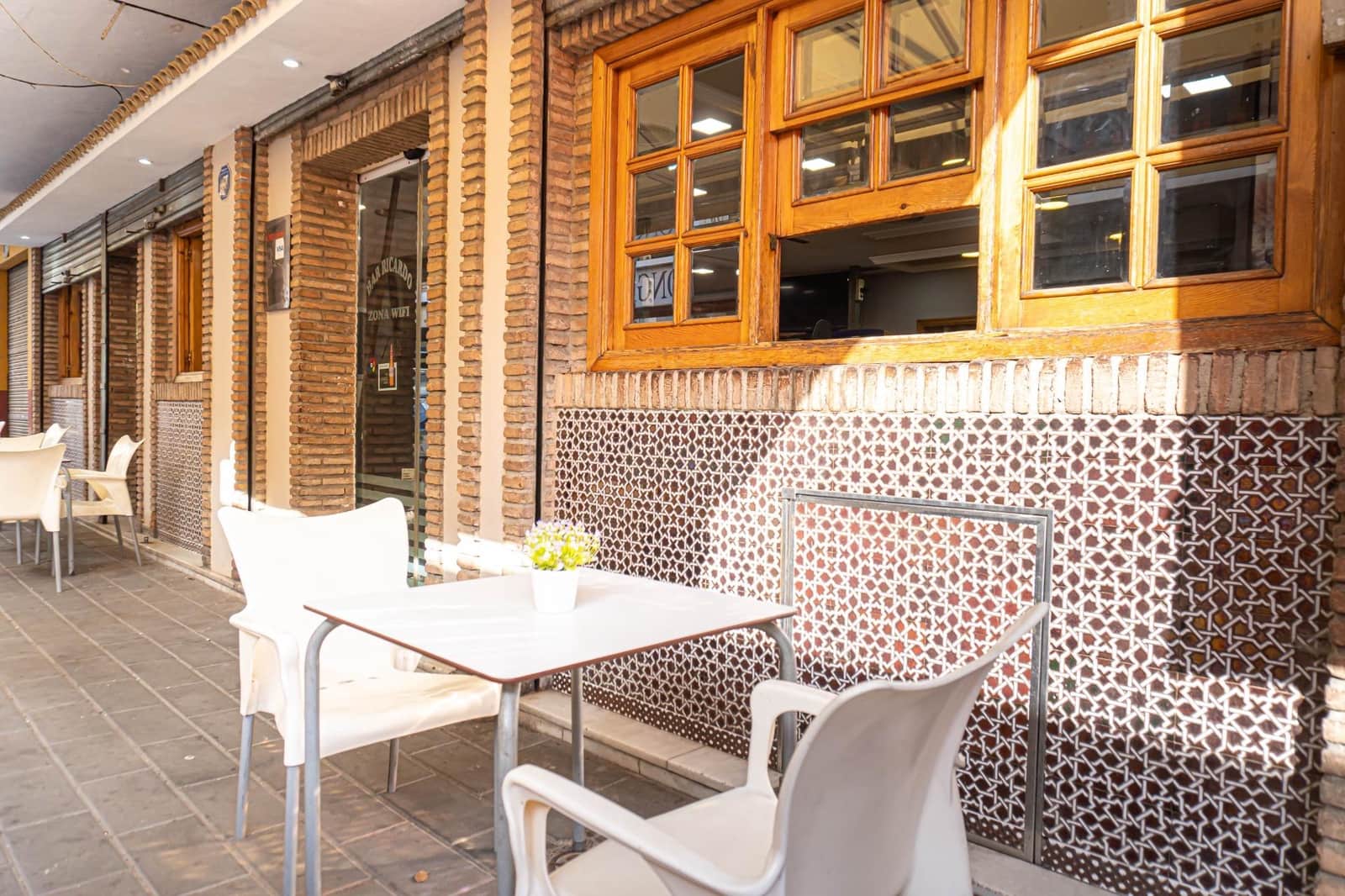 Kommersiell til salgs i Sevilla by - € 165 000 (Ref: 9715197)