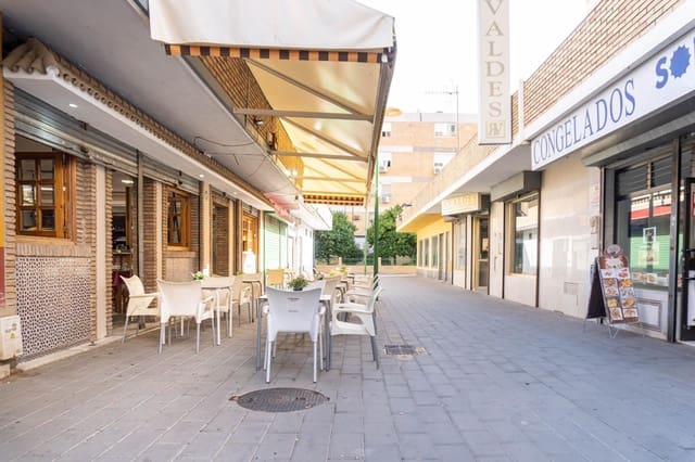 Commercial for sale in Rochelambert, Seville city - € 165,000 (Ref: 9715197)