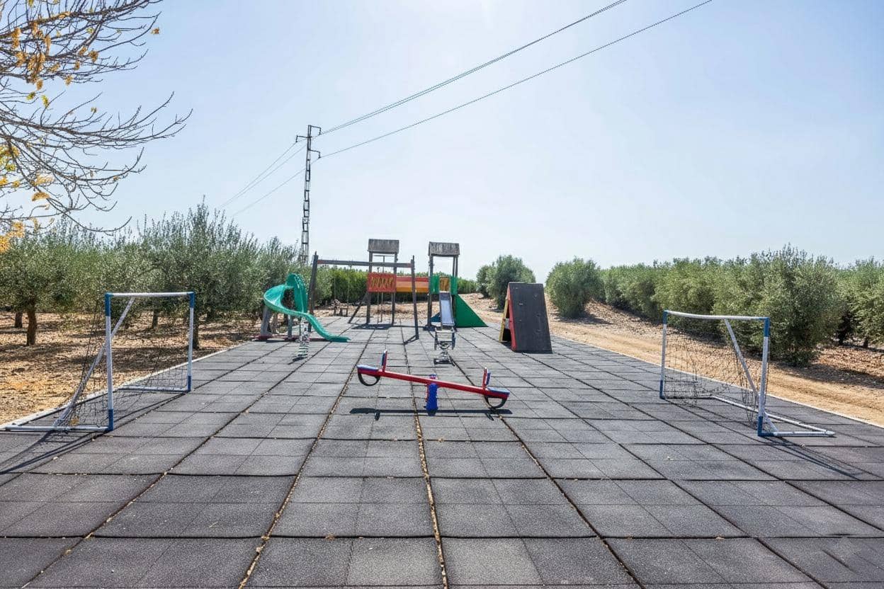 9 bedroom Finca/Country House for sale in Carmona with garage - € 1,600,000 (Ref: 9715198)