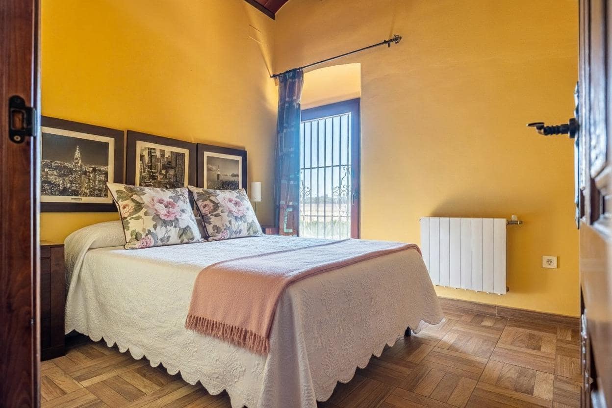 9 bedroom Finca/Country House for sale in Carmona with garage - € 1,600,000 (Ref: 9715198)