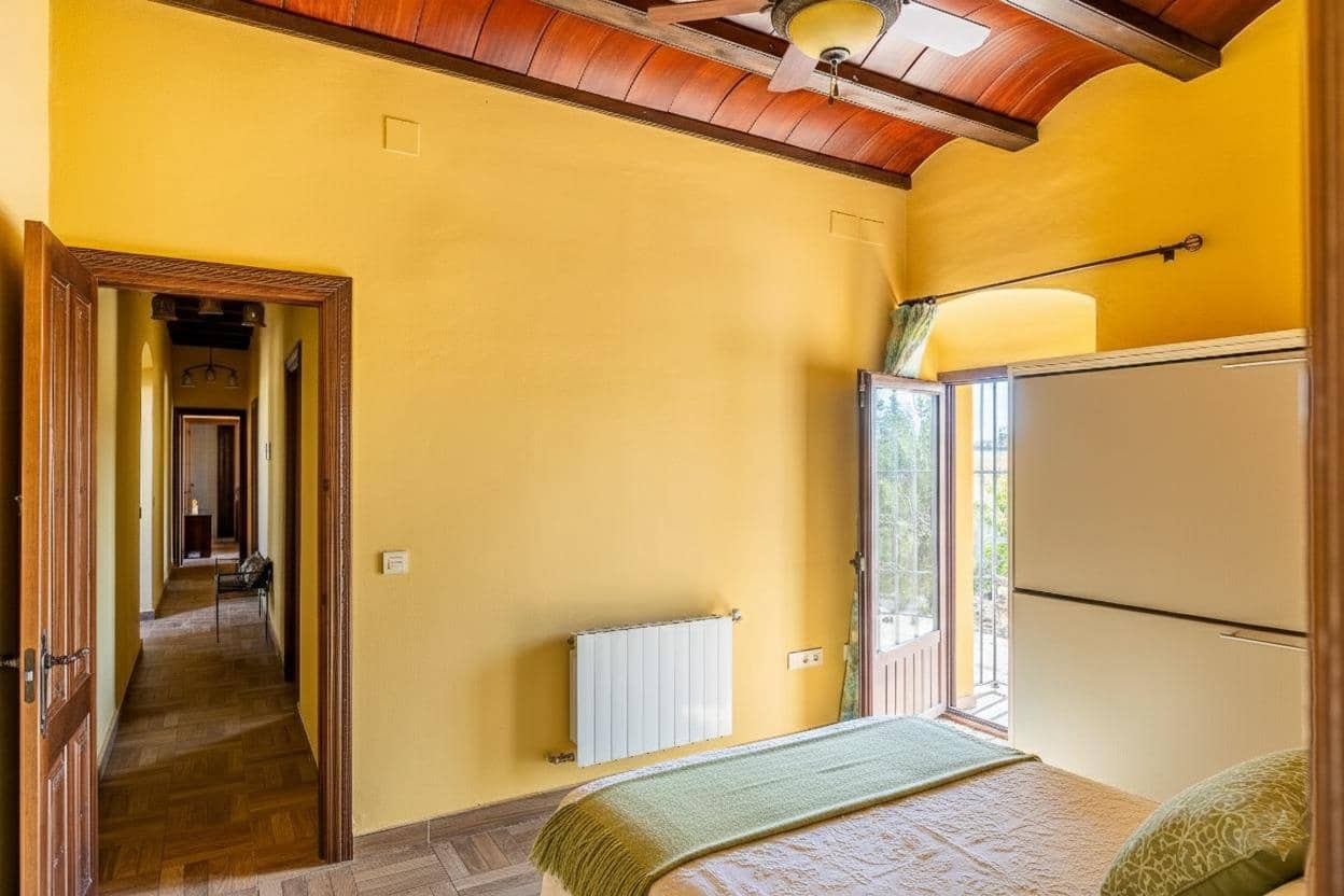 9 bedroom Finca/Country House for sale in Carmona with garage - € 1,600,000 (Ref: 9715198)