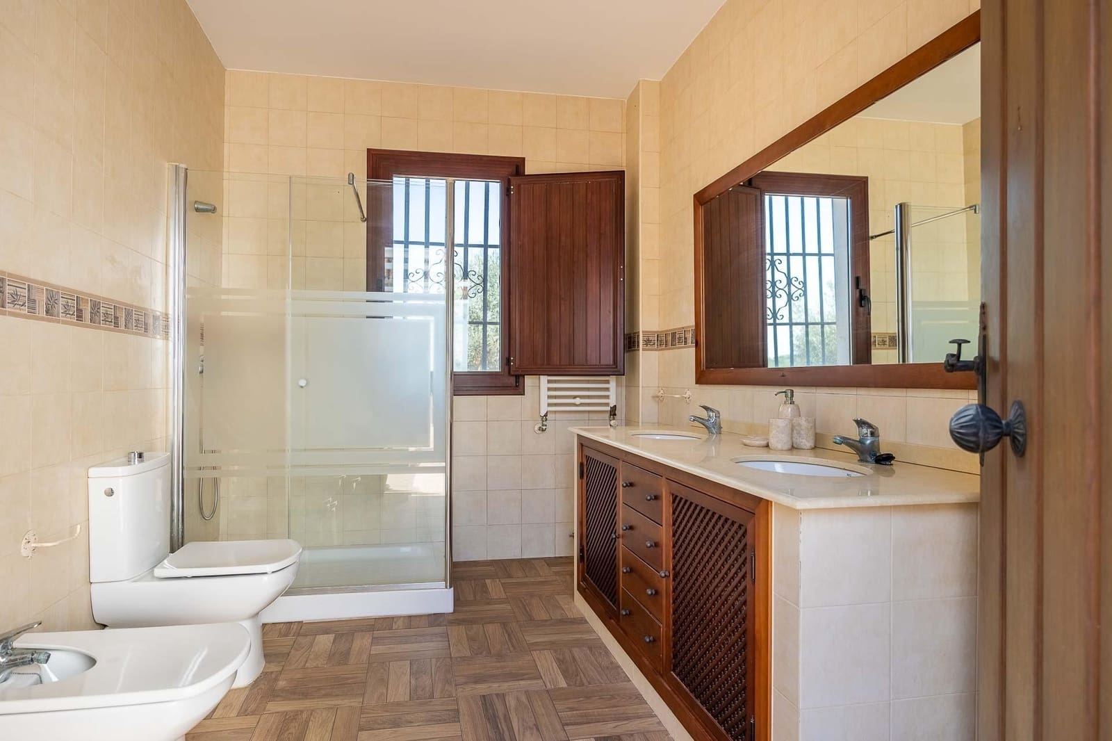 9 bedroom Finca/Country House for sale in Carmona with garage - € 1,600,000 (Ref: 9715198)