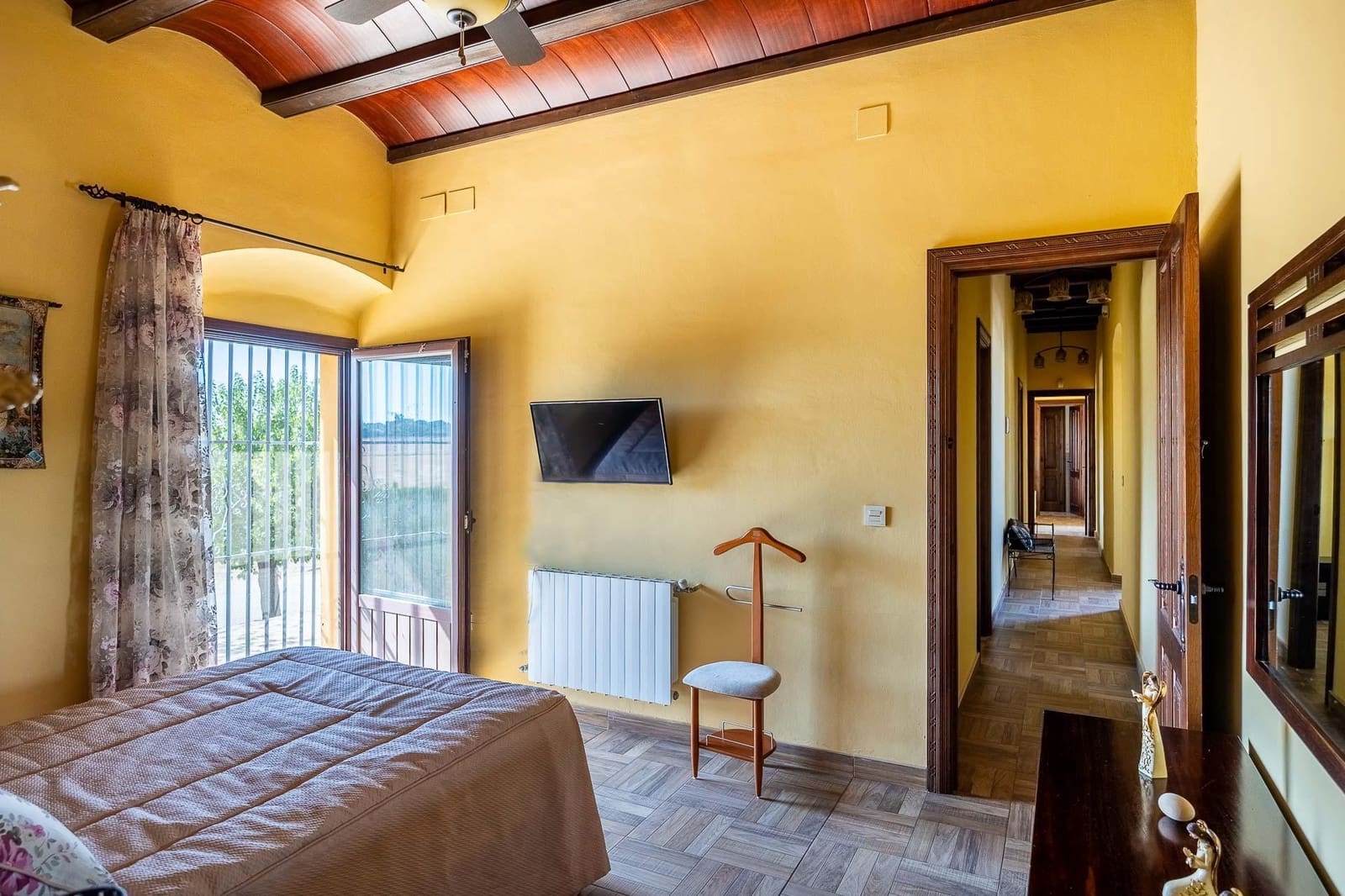 9 bedroom Finca/Country House for sale in Carmona with garage - € 1,600,000 (Ref: 9715198)