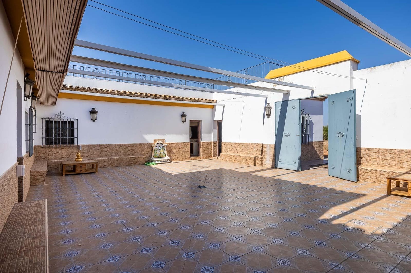 9 bedroom Finca/Country House for sale in Carmona with garage - € 1,600,000 (Ref: 9715198)
